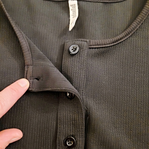 NWOT Black button down shortsleeve Crop top - Picture 3 of 9